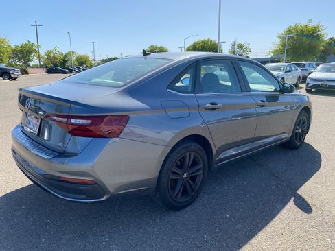 Used 2024 Volkswagen Jetta SE image 4