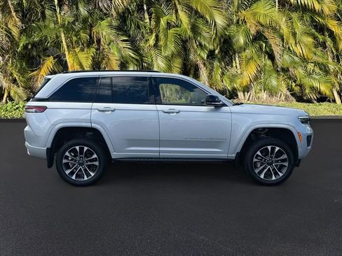 Used 2024 Jeep Grand Cherokee Overland w/ Trailer Tow Package AWD/4WD image 4