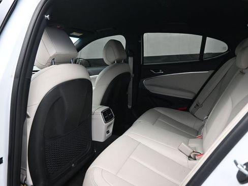 Used 2025 Genesis G70 2.5T image 26