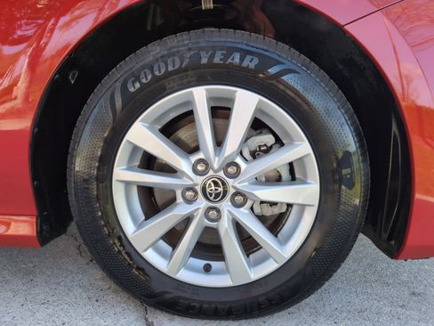 Used 2025 Toyota Camry LE w/ Convenience Package image 13