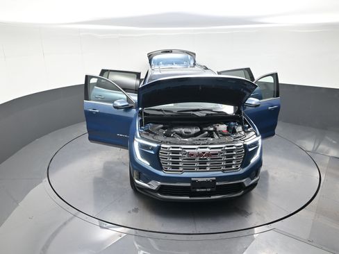 Used 2025 GMC Acadia Denali w/ Super Cruise Package image 12