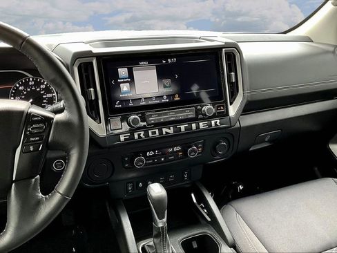 Used 2025 Nissan Frontier SV w/ SV Convenience Package RWD image 12