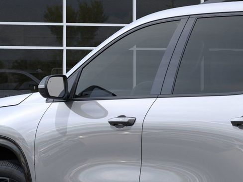 Used 2026 Chevrolet Traverse RS w/ LPO, Floor Liner Package AWD/4WD image 12