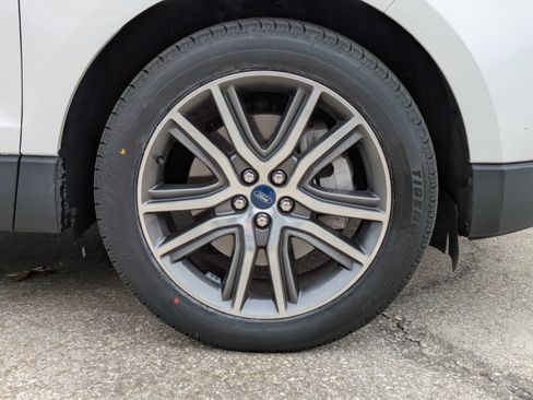 Used 2021 Ford Edge Titanium image 11