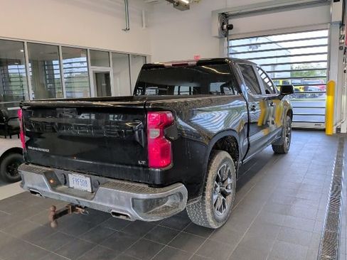 Used 2023 Chevrolet Silverado 1500 LT w/ Z71 Off-Road Package AWD/4WD image 3