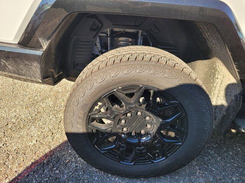 New 2026 GMC Hummer EV 4x4 Crew Cab image 12