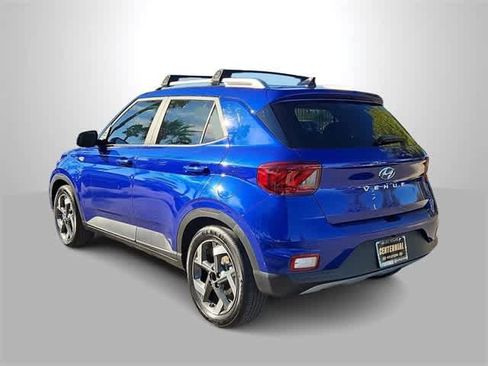 Used 2022 Hyundai Venue Limited image 6