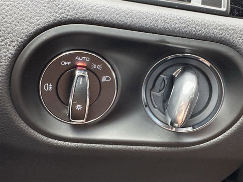 New 2025 Porsche Macan Turbo image 27