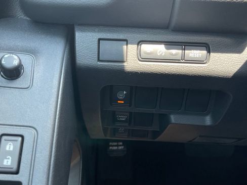 Used 2025 Nissan Frontier SV RWD image 47