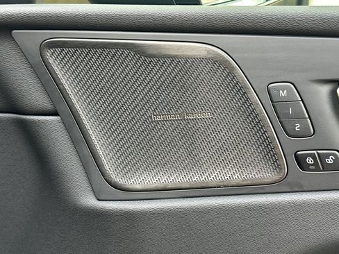 Certified 2024 Volvo XC60 T8 Ultimate w/ Protection Package Premier image 22