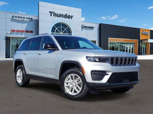New 2025 Jeep Grand Cherokee Laredo image 1