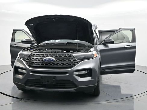 Used 2022 Ford Explorer XLT w/ Equipment Group 202A image 41