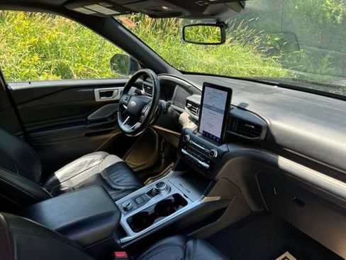 Used 2020 Ford Explorer Platinum w/ Premium Technology Package AWD/4WD image 21