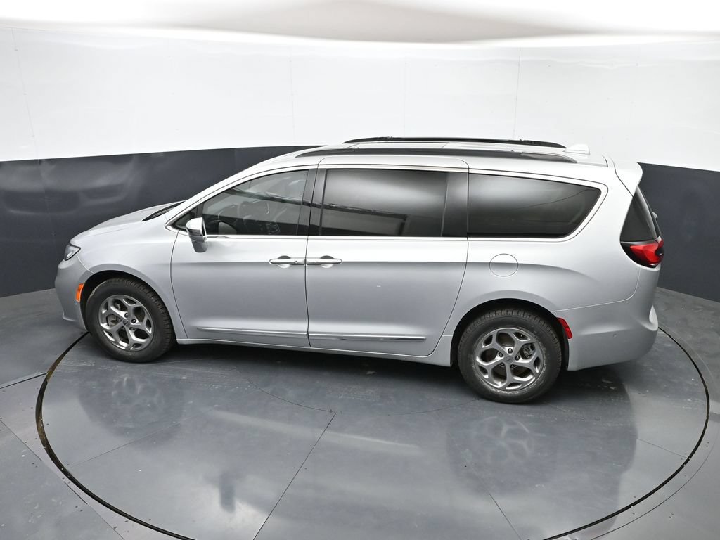 Used 2022 Chrysler Pacifica Limited AWD/4WD image 44