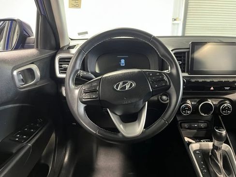 Used 2025 Hyundai Venue SEL FWD image 21