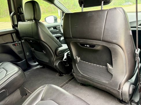 Used 2025 Chrysler Pacifica Select FWD image 15