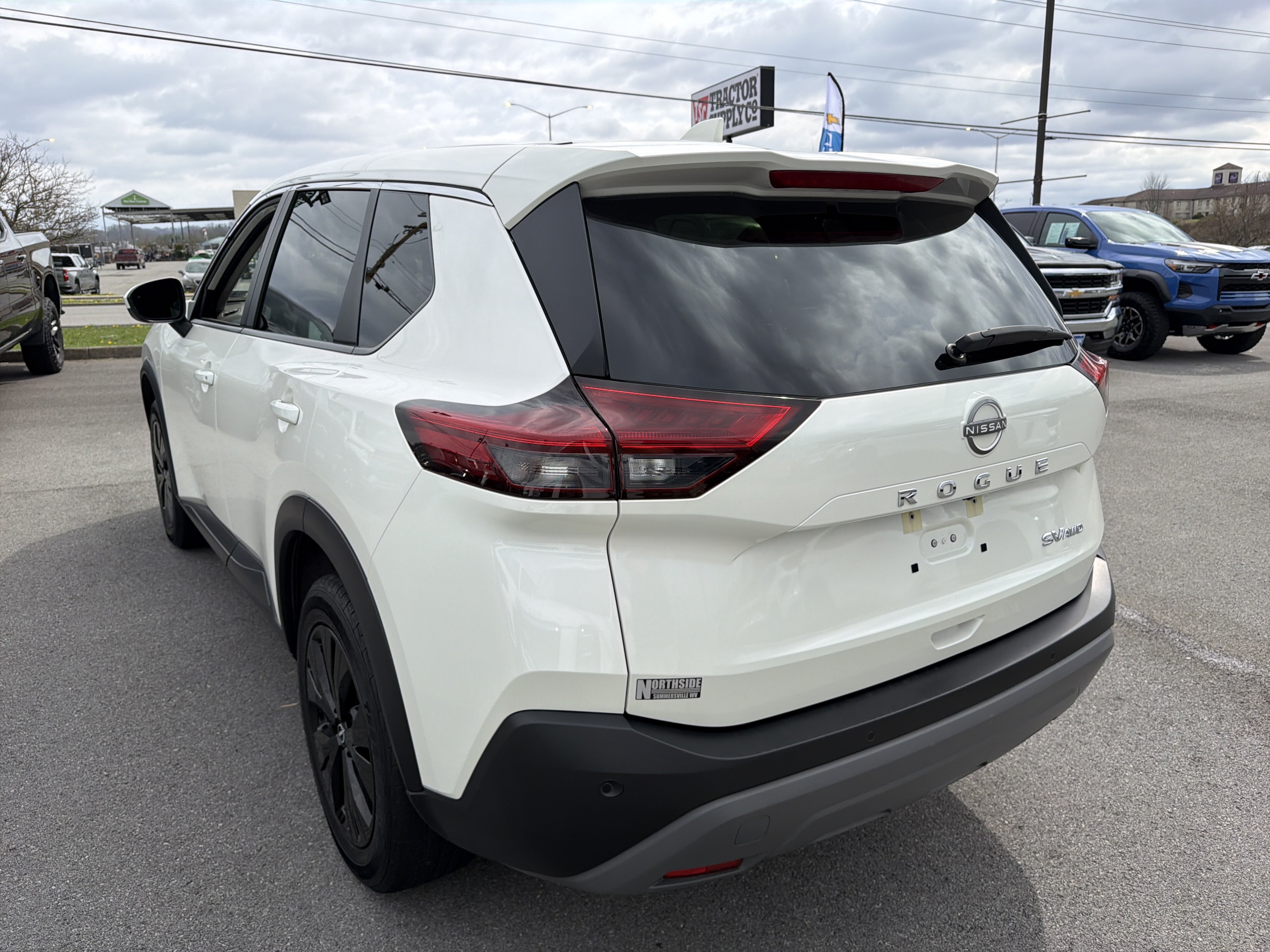 Used 2023 Nissan Rogue SV AWD/4WD image 8