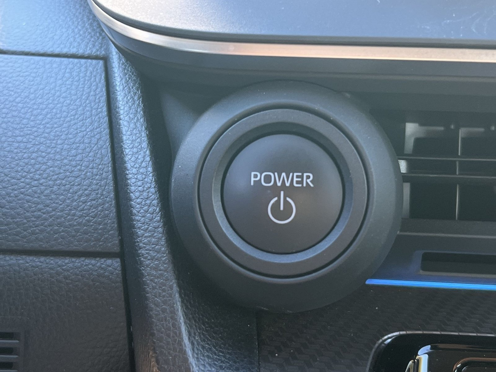 Used 2025 Toyota Prius XLE AWD/4WD image 34