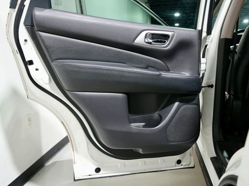 Used 2017 Nissan Pathfinder SV w/ Cargo Package image 25