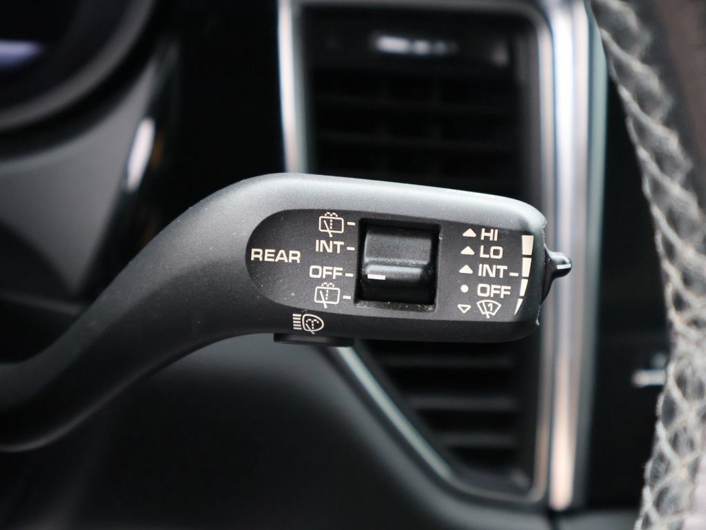 Used 2018 Porsche Macan AWD/4WD image 30