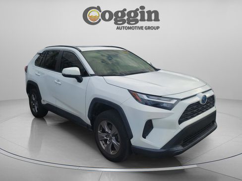 Used 2022 Toyota RAV4 XLE image 7