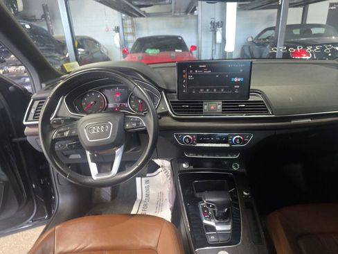 Used 2023 Audi Q5 2.0T Premium w/ Convenience Package AWD/4WD image 12