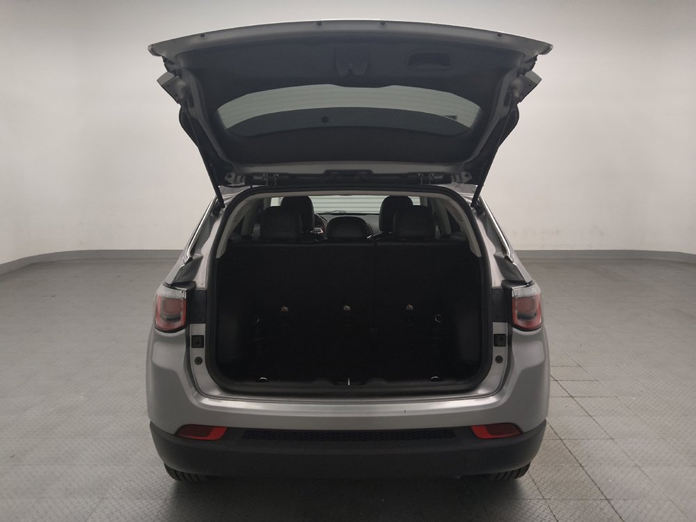 Used 2020 Jeep Compass Latitude FWD image 29