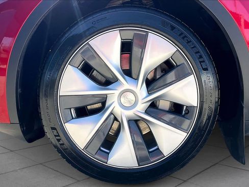 Used 2024 Tesla Model Y Long Range image 10