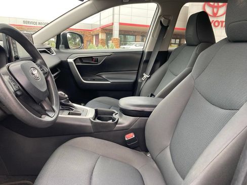 Used 2021 Toyota RAV4 LE FWD image 9