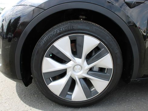 Used 2021 Tesla Model Y Long Range AWD/4WD image 3