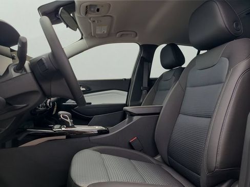 New 2026 Chevrolet Trax LT w/ Midnight Edition FWD image 18