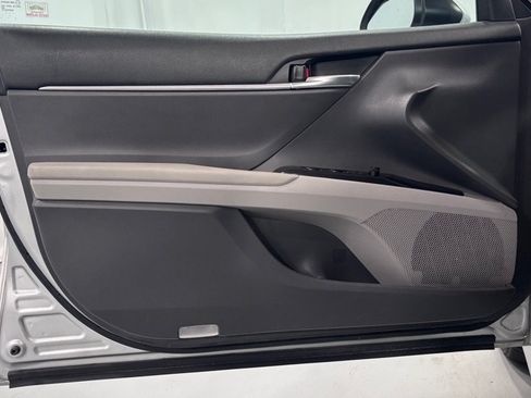 Used 2018 Toyota Camry LE FWD image 17