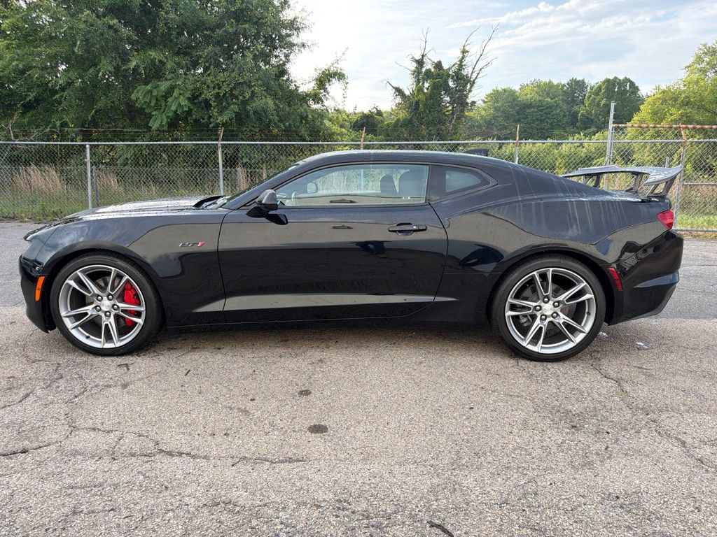 Used 2022 Chevrolet Camaro LT w/ Technology Package RWD image 5