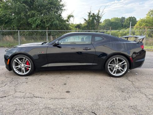 Used 2022 Chevrolet Camaro LT w/ Technology Package RWD image 5