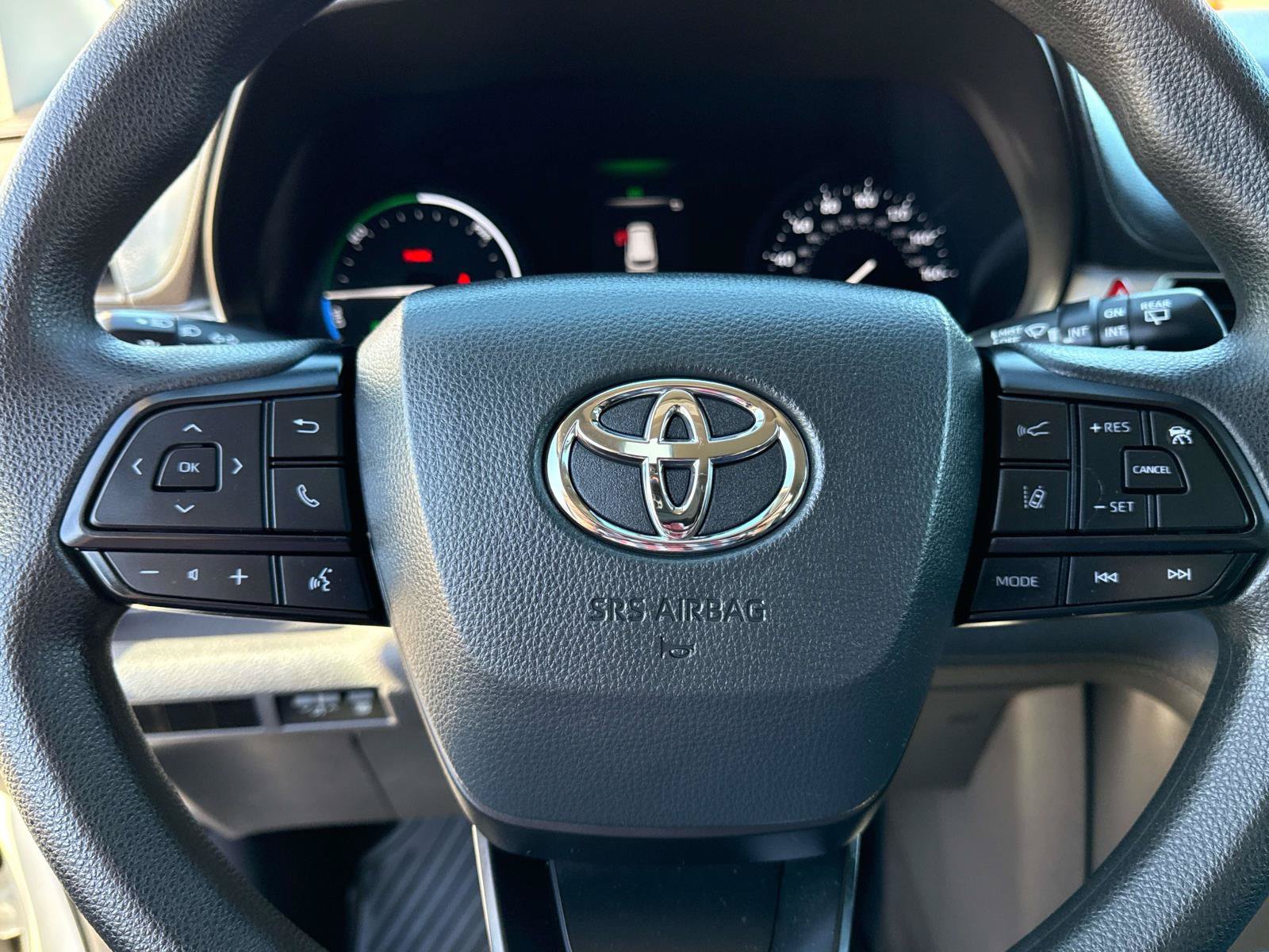 Used 2024 Toyota Sienna LE AWD/4WD image 24