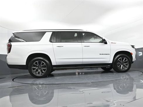 Used 2022 Chevrolet Suburban Z71 w/ Luxury Package AWD/4WD image 43