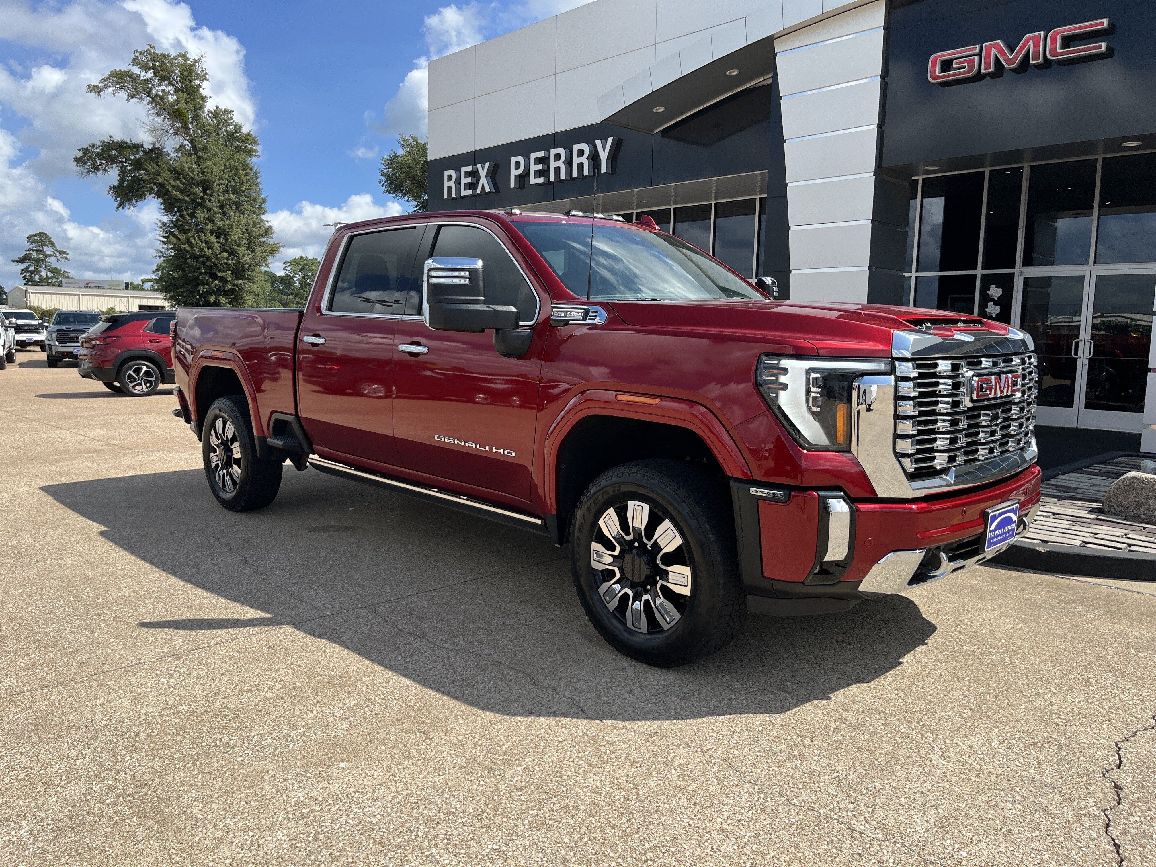 Used 2024 GMC Sierra 2500 Denali w/ Denali Reserve Package AWD/4WD image 2