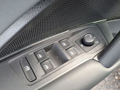 New 2026 Volkswagen Tiguan SE R-Line image 9