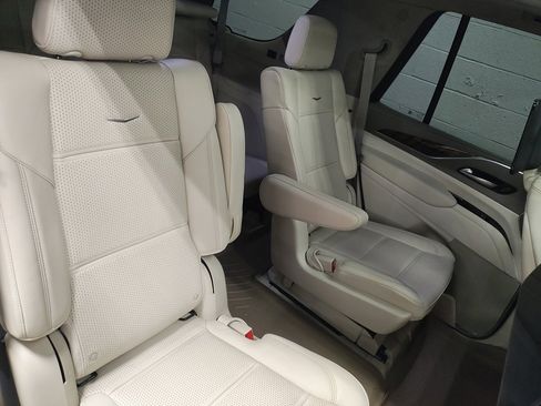 Used 2022 Cadillac Escalade Premium Luxury Platinum image 12
