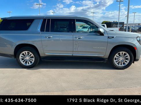 Used 2023 GMC Yukon XL SLT AWD/4WD image 6