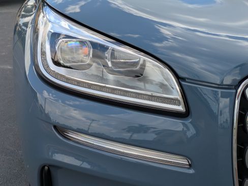 Used 2025 Lincoln Corsair Reserve FWD image 9
