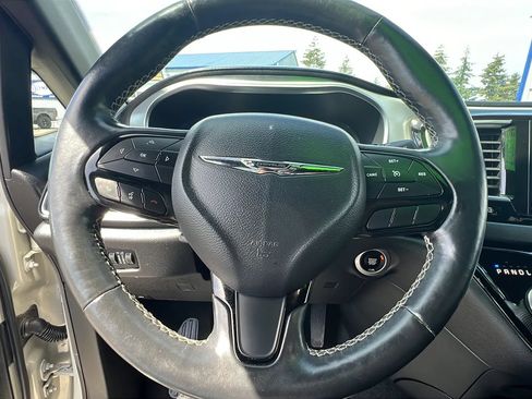 Used 2019 Chrysler Pacifica Touring-L w/ S Appearance Package FWD image 21