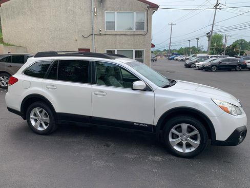 Used 2013 Subaru Outback 2.5i Limited AWD/4WD image 6