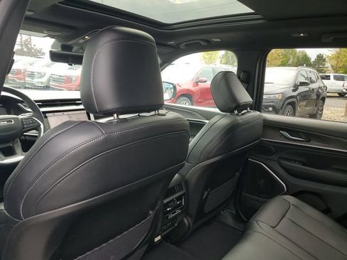 New 2026 Jeep Grand Cherokee Limited AWD/4WD image 11