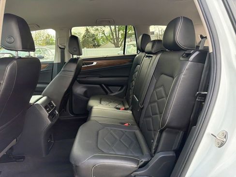 Used 2025 Volkswagen Atlas SE AWD/4WD image 28