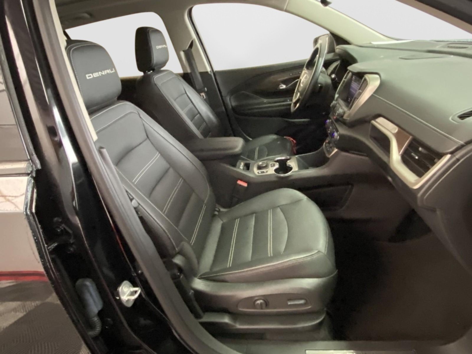Used 2023 GMC Terrain Denali AWD/4WD image 9