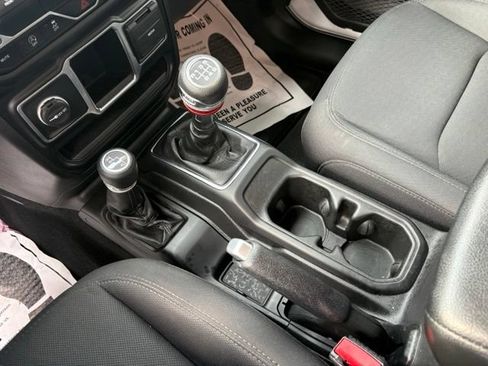 Used 2022 Jeep Wrangler Sport AWD/4WD image 21