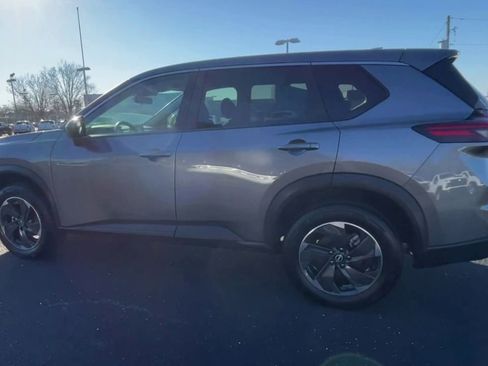 Used 2024 Nissan Rogue SV image 6