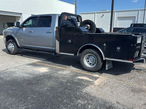Used 2022 RAM 3500 Laramie AWD/4WD image 2