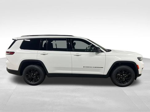 Used 2024 Jeep Grand Cherokee L Laredo AWD/4WD image 2